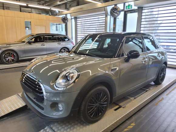 Pogled od napred levo