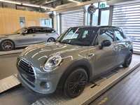 Pogled od napred levo