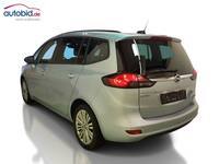 Skats no kreisās puses aizmugurē