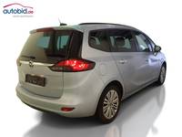 Skats no labās puses aizmugurē