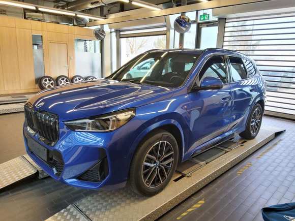 Pogled od napred levo