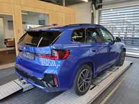 Pogled od pozadi desno