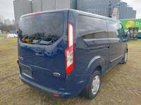 Skats no labās puses aizmugurē