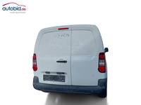 Skats no labās puses aizmugurē