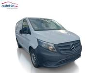 Skats no labās puses priekšā