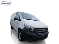 Skats no labās puses priekšā