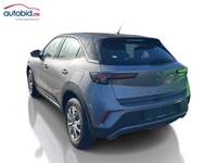 Skats no kreisās puses aizmugurē