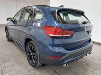 Skats no kreisās puses aizmugurē