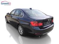 Skats no kreisās puses aizmugurē