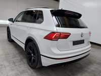 Skats no kreisās puses aizmugurē