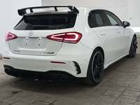 Skats no labās puses aizmugurē