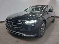 Skats no kreisās puses priekšā