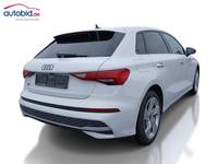 Skats no labās puses aizmugurē