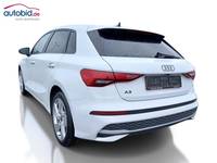 Skats no kreisās puses aizmugurē