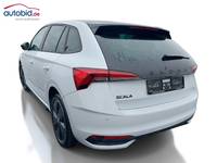 Skats no kreisās puses aizmugurē