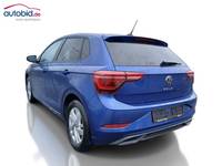 Skats no kreisās puses aizmugurē