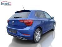 Skats no labās puses aizmugurē