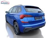 Skats no kreisās puses aizmugurē