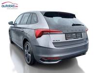 Skats no kreisās puses aizmugurē