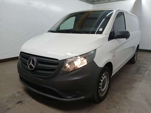 Skats no kreisās puses priekšā