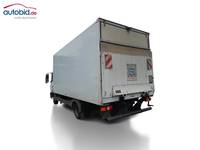 Skats no kreisās puses aizmugurē