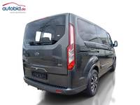 Skats no labās puses aizmugurē