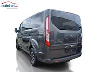 Skats no kreisās puses aizmugurē