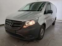 Skats no kreisās puses priekšā