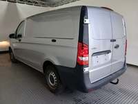 Skats no kreisās puses aizmugurē