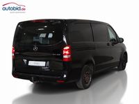 Skats no labās puses aizmugurē