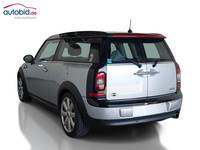 Skats no kreisās puses aizmugurē