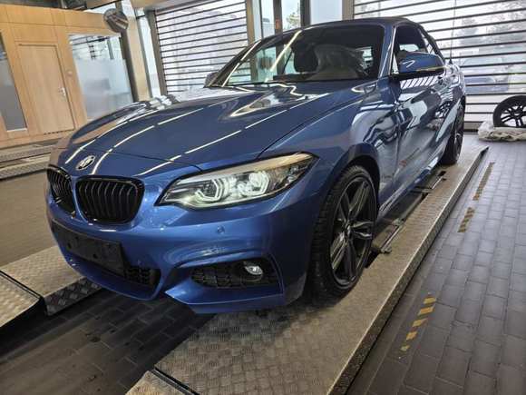 Pogled od napred levo