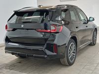 Skats no labās puses aizmugurē