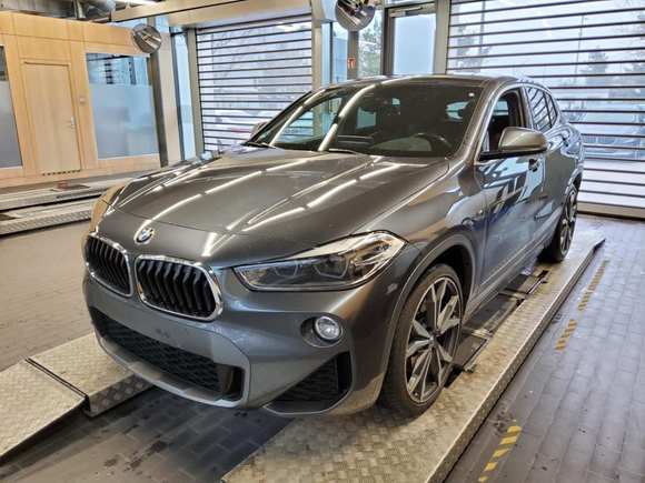 Pogled od napred levo