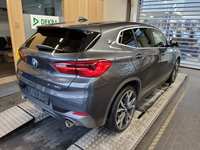 Pogled od pozadi desno