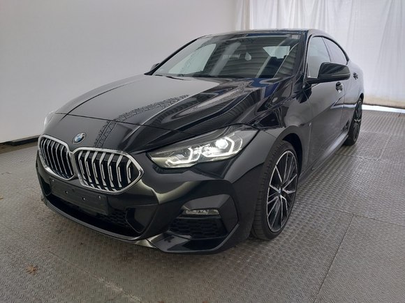 Skats no kreisās puses priekšā