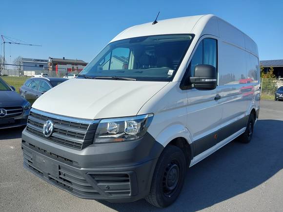 Skats no kreisās puses priekšā