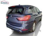 Skats no labās puses aizmugurē