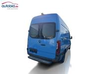 Skats no labās puses aizmugurē