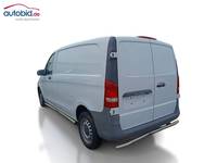 Skats no kreisās puses aizmugurē