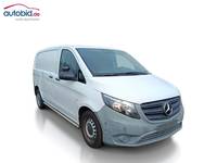 Skats no labās puses priekšā