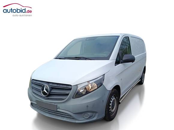 Skats no kreisās puses priekšā