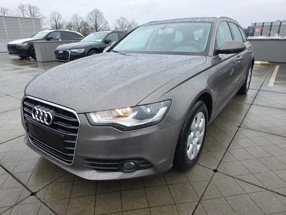 Skats no kreisās puses priekšā