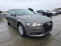 Skats no labās puses priekšā