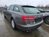 Skats no kreisās puses aizmugurē