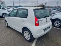 Skats no kreisās puses aizmugurē