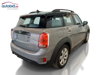 Skats no labās puses aizmugurē