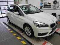 Pogled sprijeda desno