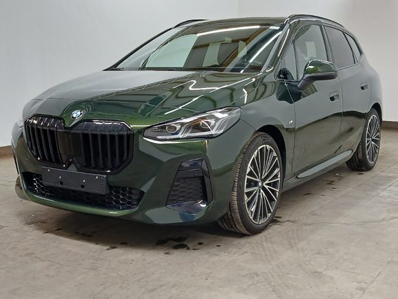 Skats no kreisās puses priekšā