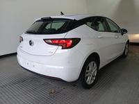 Skats no labās puses aizmugurē